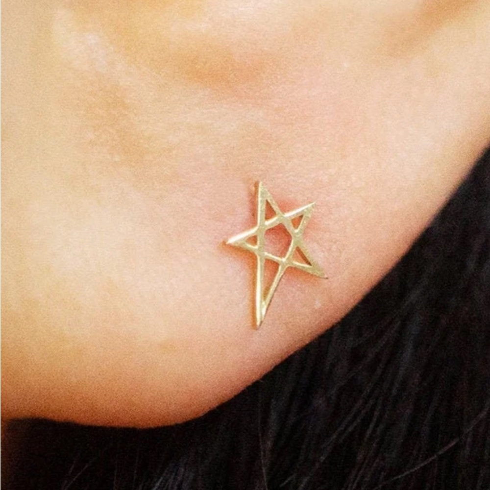Gold Star pair of stud Earrings